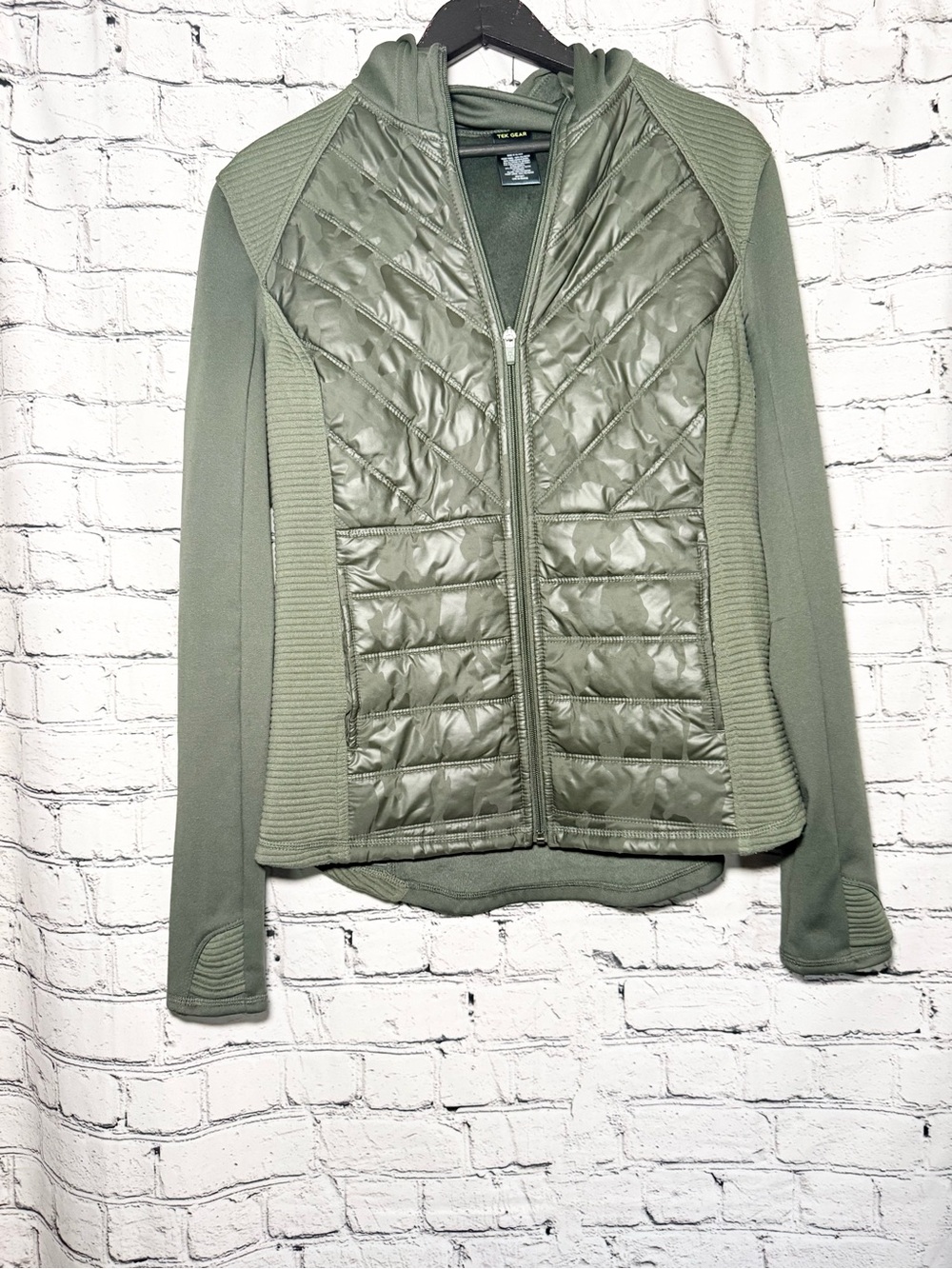 Tek Gear. Green camo zip hooded jacket. Size L